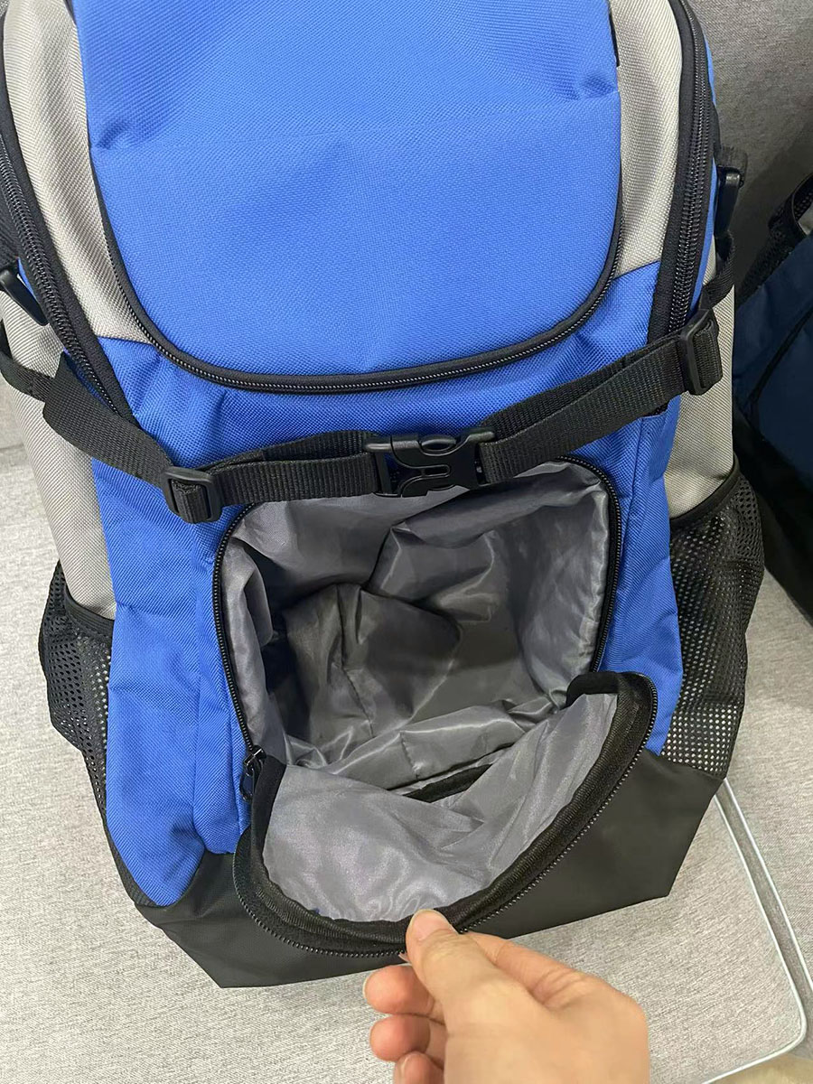 Spacious pocket on the Rango Sports Walrus-Pack Deluxe